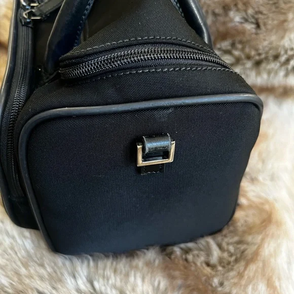 💄 Gucci Black Nylon Toiletry / Travel Bag - Picture 8 of 9